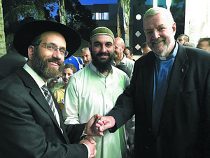 Solidarity for Australian Muslims in Common Prayer after Sydney Siege