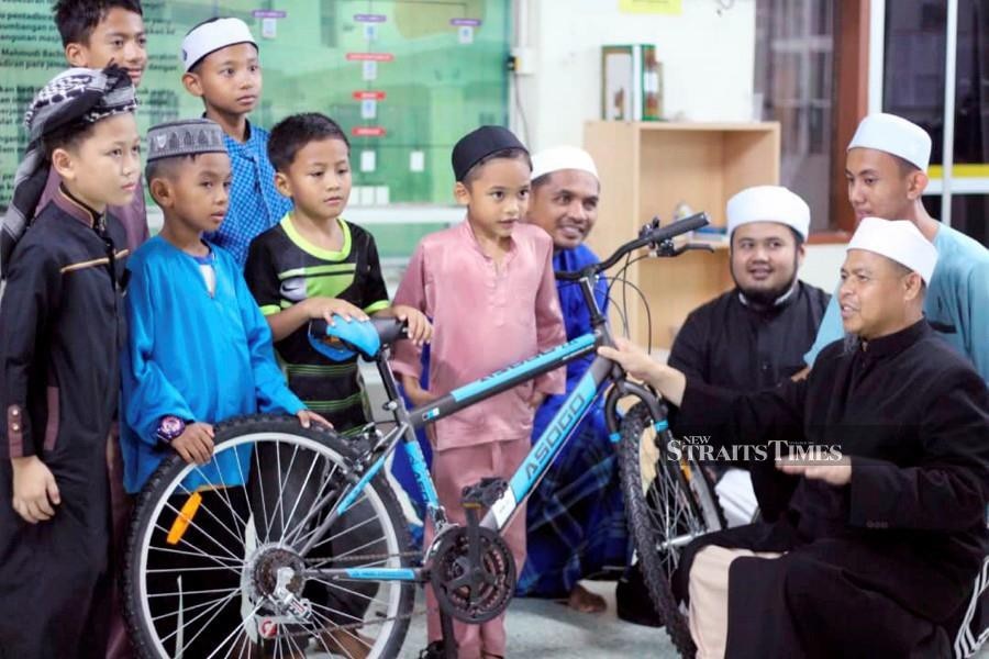 Malaysian Mosque Offers  Free Bikes for Kids