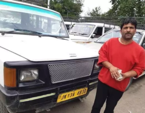 This Kashmiri driver is a  model of honesty