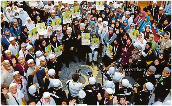 Malaysian Hajj  Pilgrims Set Example  on Cleanliness