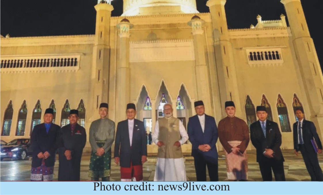 PM Modi Visits Iconic Mosque in Brunei